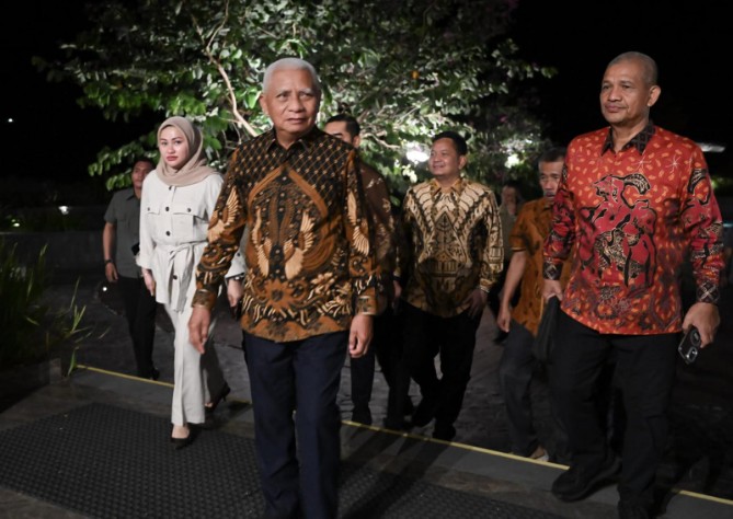 Wakil Gubernur Sumatera Utara Surya menegaskan pentingnya sinergi antara Pemerintah Provinsi Sumatera Utara dan DPRD Sumut dalam menyusun arah pembangunan daerah 2027 agar setiap kebijakan dan program yang dijalankan benar-benar berdampak pada peningkatan kesejahteraan masyarakat.