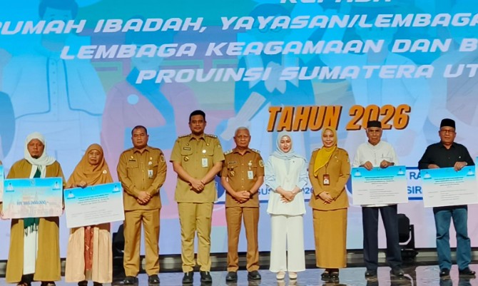 Pemerintah Provinsi Sumatera Utara menyalurkan dana hibah kepada 567 penerima yang terdiri dari rumah ibadah, yayasan pendidikan, lembaga keagamaan, hingga mahasiswa penerima beasiswa.