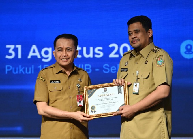 Gubsu Bobby Nasution saat membuka Rapat Koordinasi Optimalisasi PAD dan Penyaluran Dana Bagi Hasil (DBH) Pajak Provinsi kepada kabupaten/kota se-Sumatera Utara di Aula Tengku Rizal Nurdin, Kantor Gubernur Sumut, Senin (31/8/2026).