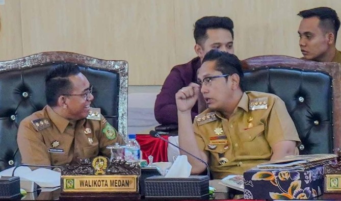 Wali Kota Medan Rico Waas dalam Rapat Paripurna Penyampaian Laporan Pelaksanaan Reses VI Masa Persidangan III Tahun Sidang 2025–2026 di Gedung DPRD Medan, Senin (31/8/2026).