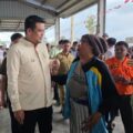 Gubernur Sumatera Utara Bobby Afif Nasution kunjungi lokasi pengungsian warga terdampak erupsi Gunung Sinabung di Desa Sukatepu, Kabupaten Karo, Selasa (1/9) sore.