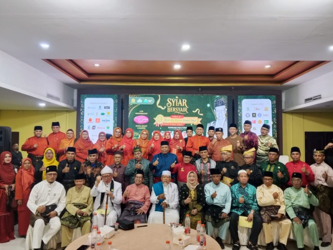 Pengurus Wilayah Ikatan Sarjana Muslim Indonesia (PW ISMI) Sumatera Utara menganugerahkan penghargaan kepada almarhum Prof. (HC) Ahmad Baqi sebagai Maestro Pencipta Lagu dan Qasidah Melayu.