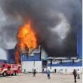 Kebakaran hebat melanda pabrik PT Evyap di Kawasan Ekonomi Khusus (KEK) Sei Mangkei, Kecamatan Bandar, Kabupaten Simalungun, Sumatera Utara, Kamis (3/9/2026).