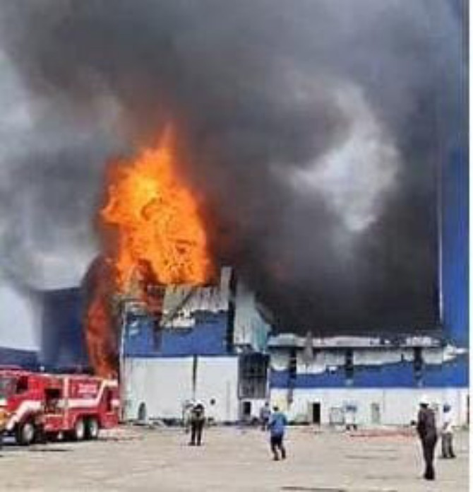 Kebakaran hebat melanda pabrik PT Evyap di Kawasan Ekonomi Khusus (KEK) Sei Mangkei, Kecamatan Bandar, Kabupaten Simalungun, Sumatera Utara, Kamis (3/9/2026).