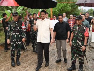 Resmikan Jembatan Bailey di Tapteng, Bobby Siapkan Modal Usaha untuk 50 Warga