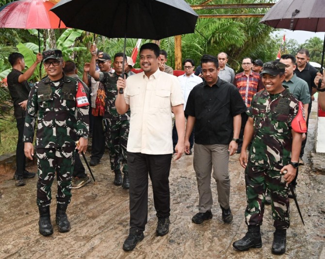Gubernur Sumatera Utara Bobby Nasution meresmikan Jembatan Armco Kombinasi Bailey di Desa Parjalihotan, Kecamatan Pinangsori, Kabupaten Tapanuli Tengah, Kamis (3/9/2026).