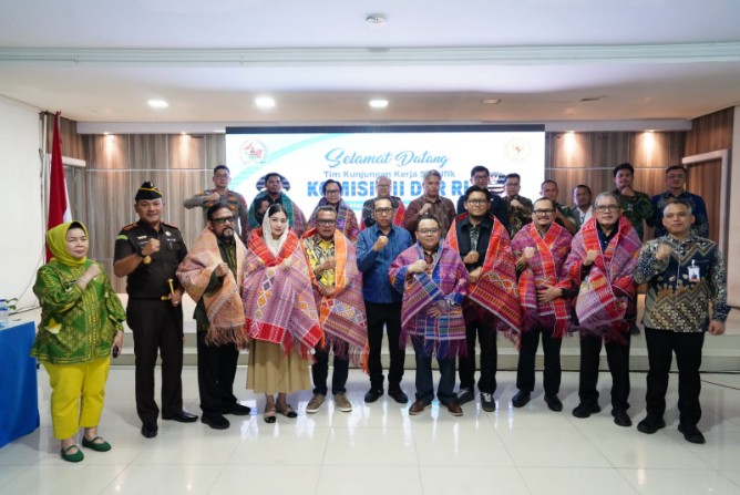 Direktur Utama Bank Sumut, Heru Mardiansyah menegaskan komitmen bersama Pemerintah Kabupaten Tapanuli Utara untuk penguatan ekonomi petani dan UMKM. Penegasan ini disampaikan dalam kunjungan kerja spesifik Komisi VII DPR RI, Kamis (3/9/2026).