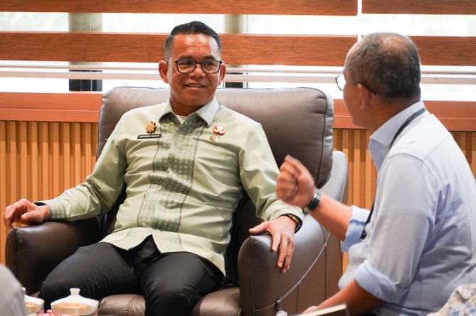 Wakil Wali Kota Medan Zakiyuddin Harahap menerima Direktur Teknologi Informasi dan Operasional Bank Sumut Sandhy Sofian di Balai Kota Medan, Jumat (4/9/2026).