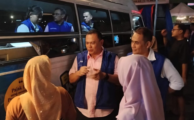 Pemerintah Provinsi Sumatera Utara (Pemprov Sumut) membuka layanan pembayaran pajak kendaraan bermotor pada malam hari melalui program Samsat Berkah Malam yang mulai beroperasi di Jalan Nibung Raya, Kecamatan Medan Petisah, Kota Medan.