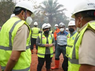 Karhutla Mempawah Meluas, INALUM dan Grup MIND ID Kerahkan 60 Relawan Pemadam
