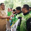Bupati Deli Serdang Asri Ludin Tambunan saat menerima audiensi Dewan Pimpinan Pusat Komando Ojol Indonesia Raya (DPP KOJIRA) di Kantor Bupati Deli Serdang, Senin (7/9/2026).
