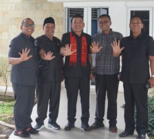 Edi Bahagia (tengah) bersama pengurus PMS lainnya