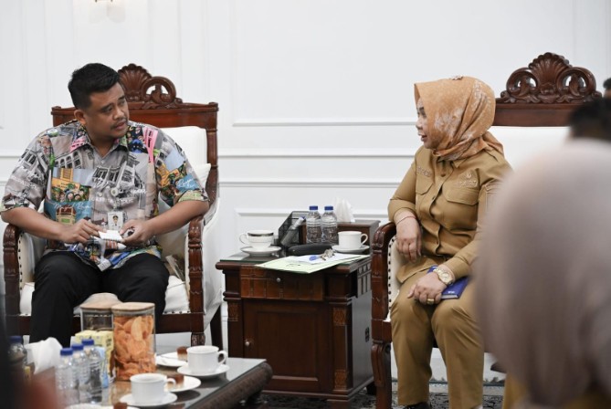 Gubernur Sumatera Utara Bobby Nasution menegaskan usaha yang tidak memiliki legalitas atau telah dicabut izinnya tidak boleh lagi beroperasi.