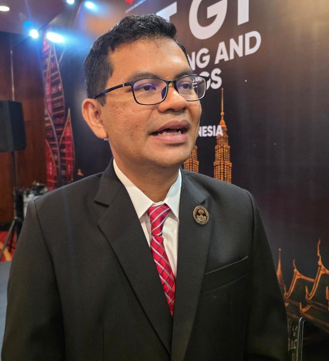 Menteri Ekonomi Malaysia Akmal Nasrullah bin Mohd Nasir