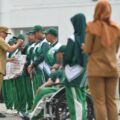Gubernur Sumatera Utara (Sumut) Muhammad Bobby Afif Nasution memberikan tali asih kepada 13 purna olahragawan berprestasi dalam peringatan Hari Olahraga Nasional (Haornas) ke-43 di Kantor Gubernur Sumut, Jalan Diponegoro, Medan, Senin (14/9/2026).