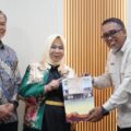 Pelaksana Tugas (Plt.) Bupati Langkat Tiorita Br. Surbakti saat kunjungan Pemkab Langkat ke kantor kedua perusahaan di Jakarta, Senin (14/9/2026).