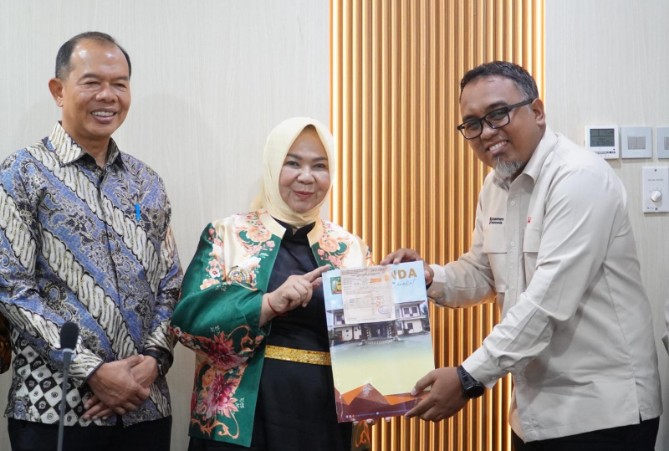Pelaksana Tugas (Plt.) Bupati Langkat Tiorita Br. Surbakti saat kunjungan Pemkab Langkat ke kantor kedua perusahaan di Jakarta, Senin (14/9/2026).