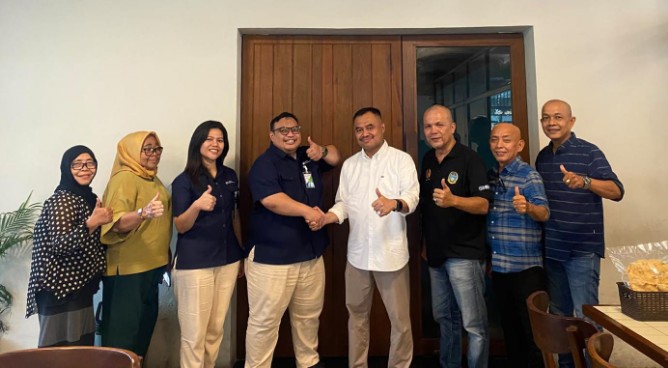 Pertemuan Ketua PWI Sumut, Farianda Putra Sinik, dengan pihak BPJS Ketenagakerjaan di Medan, Selasa (15/9/2026).