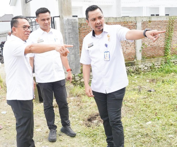 Wakil Wali Kota Medan Zakiyuddin Harahap menemukan sejumlah saluran drainase tersumbat dan tidak terhubung saat melakukan inspeksi mendadak (sidak) di Kecamatan Medan Helvetia, Rabu (16/9/2026).