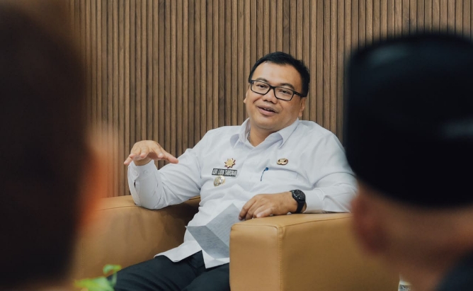 Bupati Deli Serdang Asri Ludin Tambunan