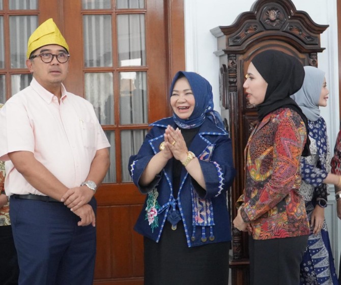 Pelaksana Tugas (Plt) Bupati Langkat Tiorita Br Surbakti membawa jajaran Pemkab Langkat mempelajari penerapan Satu Data dan teknologi geospasial di Pemerintah Kota Bandung.