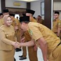 Pelaksana Tugas (Plt) Bupati Langkat Tiorita Br Surbakti melantik dan mengambil sumpah 42 pejabat fungsional di lingkungan Pemerintah Kabupaten Langkat, Senin (21/9/2026).