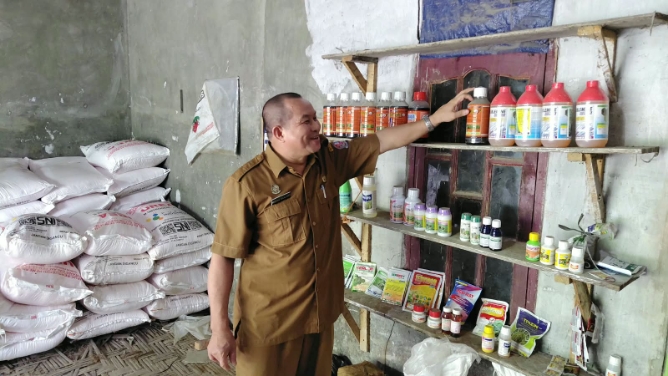 Monitoring dan evaluasi pupuk bersubsidi yang dipimpin Staf Ahli Ekonomi, Keuangan dan Pembangunan Deli Serdang, Misran Sihaloho, bersama PT Pupuk Indonesia di Gapoktan Jaya Bersama, Desa Paluh Manan, dan Gapoktan Sinar Tani, Desa Kota Rantang, Kecamatan Hamparan Perak, Selasa (22/9/2026).