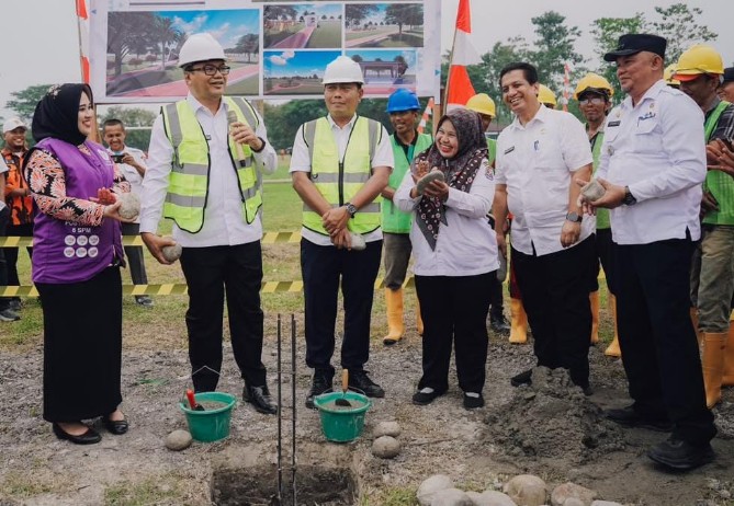 Pemerintah Kabupaten Deli Serdang mulai membangun Alun-Alun Kecamatan Pagar Merbau dan Alun-Alun Kecamatan Sibiru-Biru sebagai bagian dari pengembangan ruang publik sekaligus penguatan aktivitas ekonomi masyarakat.