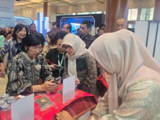 Gubernur BI Destry Damayanti Jajal Langsung QRESTO di Booth Pemkot Medan pada FEKDI 2026