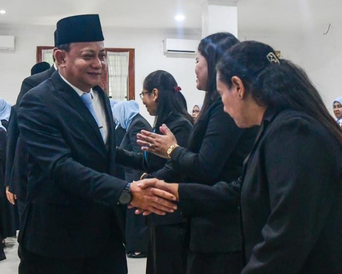 Pemerintah Kabupaten Deli Serdang melantik 30 aparatur sipil negara (ASN) yang terdiri dari 15 kepala sekolah dan 15 pejabat fungsional, Jumat (25/9/2026).