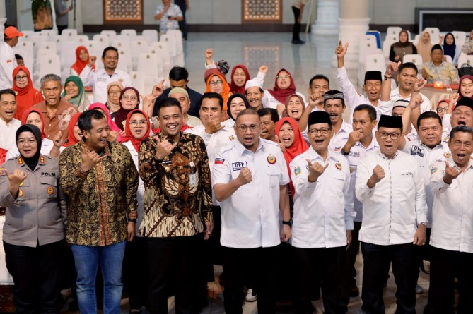 Gubsu Bobby saat menghadiri Pelantikan Dewan Pimpinan Wilayah (DPW) IKM Sumut periode 2024–2029 di Aula Raja Inal Siregar, Kantor Gubernur Sumut, Jalan Diponegoro, Medan, Sabtu (26/9/2026).