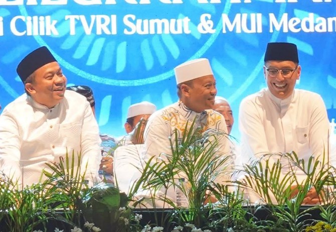 Ribuan warga memadati Taman Stadion Teladan untuk mengikuti peringatan Maulid Nabi Muhammad SAW 1448 Hijriah yang digelar Pemerintah Kota Medan, Minggu (27/9/2026) malam.