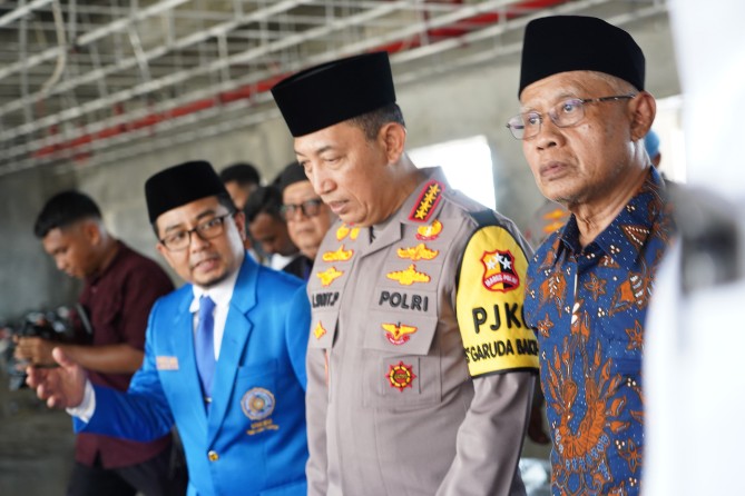 Ketua Umum Pimpinan Pusat (PP) Muhammadiyah Prof. Dr. Haedar Nashir, M.Si bersama Kapolri Jenderal Polisi Listyo Sigit Prabowo meninjau langsung progres pembangunan sejumlah venue di Kampus Terpadu Universitas Muhammadiyah Sumatera Utara (UMSU), Senin (28/9/2026).