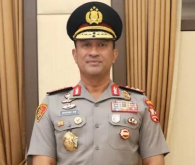 Komisi III DPR RI menyetujui Komjen Pol Suyudi Ario Seto sebagai Kepala Kepolisian Negara Republik Indonesia (Kapolri) untuk menggantikan Jenderal Pol Listyo Sigit Prabowo.