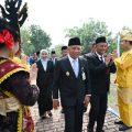 Wagubsu Surya saat memimpin upacara Peringatan Hari Kesaktian Pancasila Tahun 2026 di Tugu Letda Sujono, kawasan Bandar Betsy, Kecamatan Bandar Huluan, Kabupaten Simalungun, Kamis (1/10/2026).