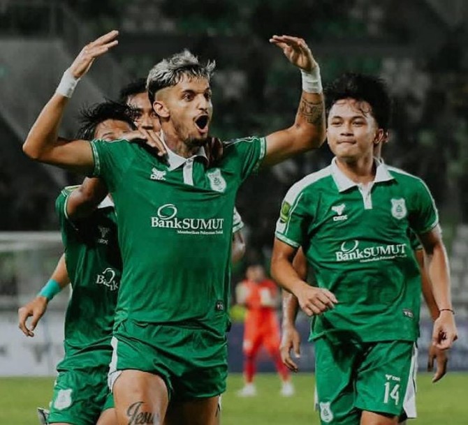 PSMS Medan sukses merebut puncak klasemen sementara Pegadaian Championship 2026/2027 usai membantai Persikad Depok dengan skor telak 4-0 di Stadion Utama Sumatera Utara (SUSU), Sabtu (3/10/2026) malam.