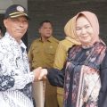 Tiorita saat menerima audiensi Pengurus PGRI Kabupaten Langkat terkait persiapan peringatan HUT ke-81 PGRI di kediamannya di Desa Raja Tengah, Kecamatan Kuala, Senin (5/10/2026).