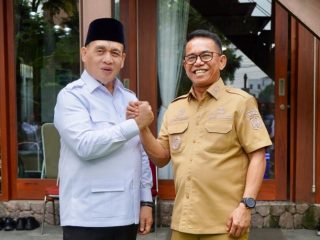 Bukan Sekadar Silaturahmi, Wamenag Romo Syafi’i Datang Kenang Sahabat Lama