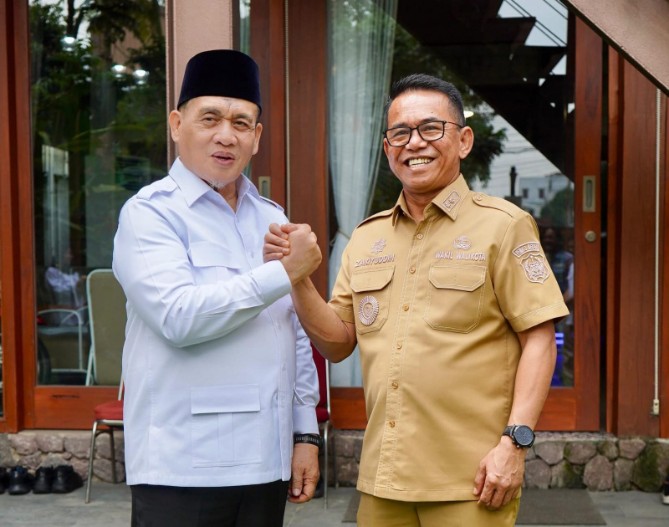 Wakil Menteri Agama (Wamenag) RI Romo. Raden Muhammad Syafi’i sengaja datang ke rumah dinas Wakil Wali Kota Medan Zakiyuddin Harahap, Senin (5/10/2026).