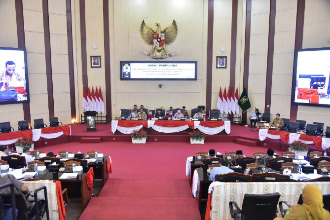 Rapat paripurna DPRD Medan dengan agenda Pemandangan Umum Fraksi-Fraksi terhadap Ranperda APBD Kota Medan 2027 yang dihadiri langsung Rico Waas di Gedung DPRD Medan, Senin (5/10/2026).