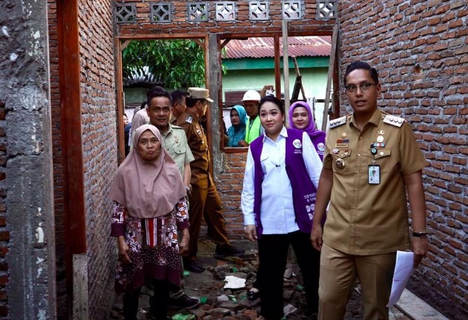 Wali Kota Medan Rico Tri Putra Bayu Waas turun langsung memantau rehabilitasi rumah tidak layak huni (RTLH) di Kota Medan. Dari total 213 unit RTLH yang menjadi sasaran program tahun 2026, sebanyak 111 unit saat ini masih dalam tahap pengerjaan.