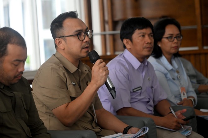 Produksi cabai Sumatera Utara sebenarnya surplus, tetapi harga di pasar lokal justru tertekan. Pemprov Sumut menilai derasnya arus cabai dari daerah sentra produksi ke luar provinsi menjadi salah satu pemicu anomali tersebut.
