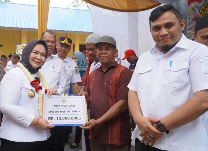 Pencanangan titik nol Kabupaten Langkat di Desa Salahaji, Kecamatan Pematang Jaya, sekaligus penyaluran berbagai bantuan untuk masyarakat, Rabu (7/10/2026).