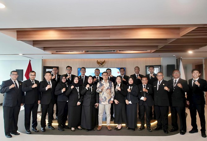 Peserta Pelatihan Kepemimpinan Administrator (PKA) Angkatan I Kelompok IV Tahun 2026 Provinsi Sumatera Utara mempelajari langsung penerapan tata kelola pemerintahan berbasis data, teknologi, dan kolaborasi di Pemerintah Provinsi DKI Jakarta, Kamis (8/10/2026).