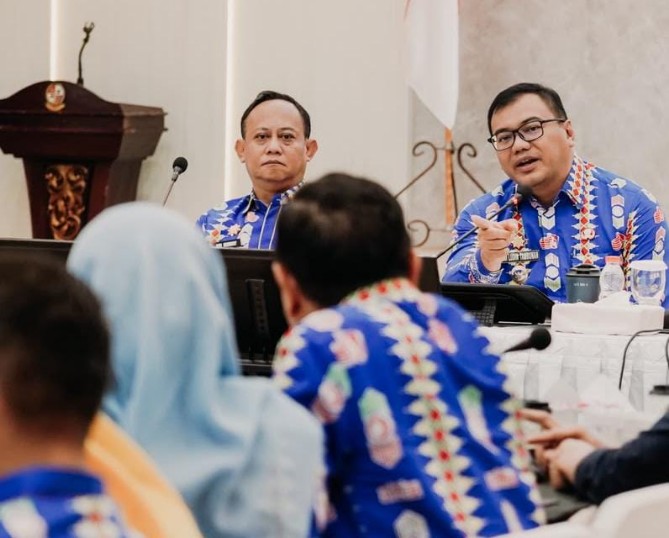 Rapat koordinasi realisasi dan optimalisasi pendapatan daerah yang digelar Badan Pendapatan Daerah (Bapenda) Deli Serdang bersama lintas Organisasi Perangkat Daerah (OPD) di Aula Cendana Kantor Bupati Deli Serdang, Kamis (8/10/2026).