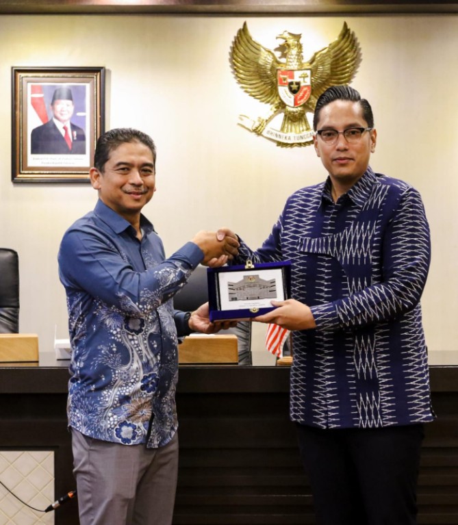 Muzafar saat bertemu Wali Kota Medan Rico Tri Putra Bayu Waas di Balai Kota Medan, Kamis (8/10/2026).