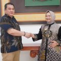 Kepala Departemen Umum PT Rapala Group, Lambok Evalina Hutapea, saat audiensi dengan Tiorita di Rumah Dinas Bupati Langkat, Kamis (8/10/2026).