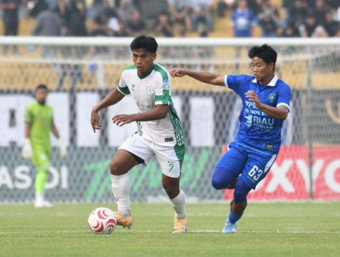 PSMS Medan pulang dari markas PSPS Pekanbaru dengan tangan hampa. Bermain dengan 10 pemain sejak menit ke-31 akibat kartu merah Ridzar Nurviat, Ayam Kinantan akhirnya takluk 1-2 dalam lanjutan Pegadaian Championship 2026/2027 di Stadion Kaharuddin Nasution, Pekanbaru, Minggu (11/10/2026).