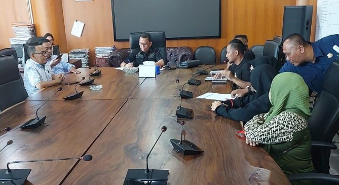 Akses Gang Anggrek di Jalan Seroja, Kelurahan Sunggal, Kecamatan Medan Sunggal, dipersoalkan warga setelah ditutup tembok yang disebut dibangun pihak pengembang.