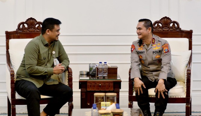 Bobby Nasution saat menerima kunjungan Kapolda Sumut Irjen Pol Sonny Irawan bersama jajaran pejabat utama Polda Sumut di Kantor Gubernur Sumut, Jalan Diponegoro, Medan, Selasa (13/10/2026).
